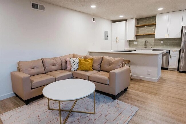 Photo - 2600 Penny Ln Unidad 112