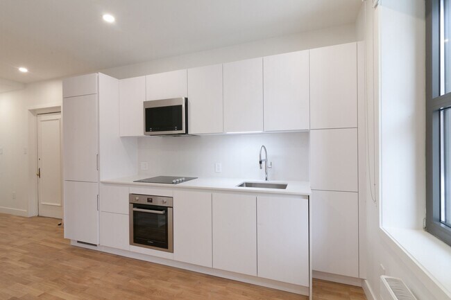 Building Photo - 2050 Av. Claremont Unit 19