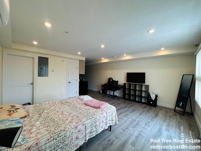 Photo - 1028a Commonwealth Ave Unit 402