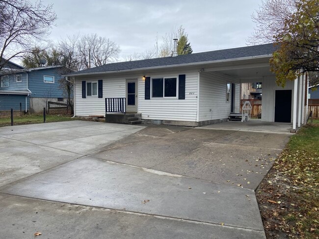 Front with hammer drive - 501 N Rouse Ave House