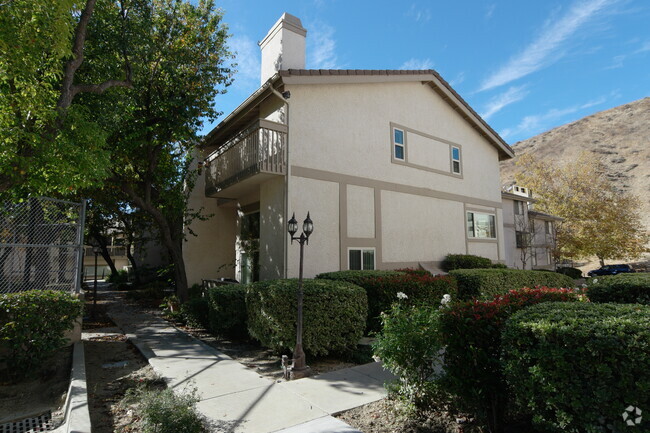 Building Photo - 26118 Alizia Canyon Dr Rental