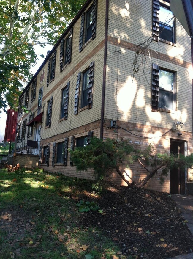 Photo - 1028 E 5th St Unit 1-2