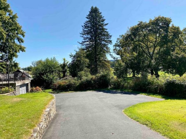 Photo - 319 Bridge St