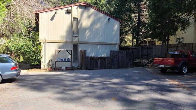 Building Photo - 067 Unit A