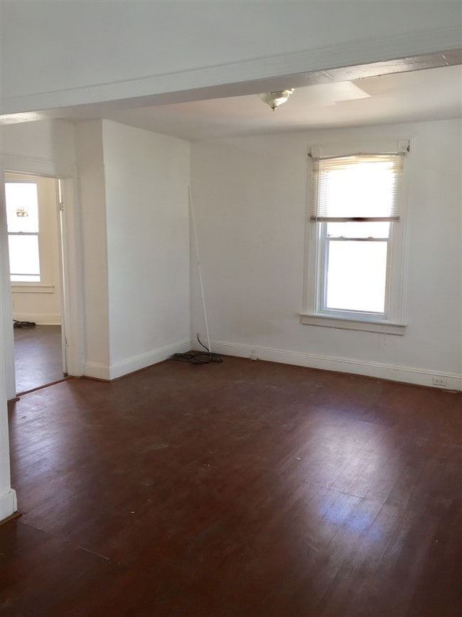 Building Photo - 23 Williams Ave Unit 2