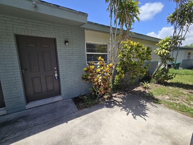 Building Photo - 4003 Ave I