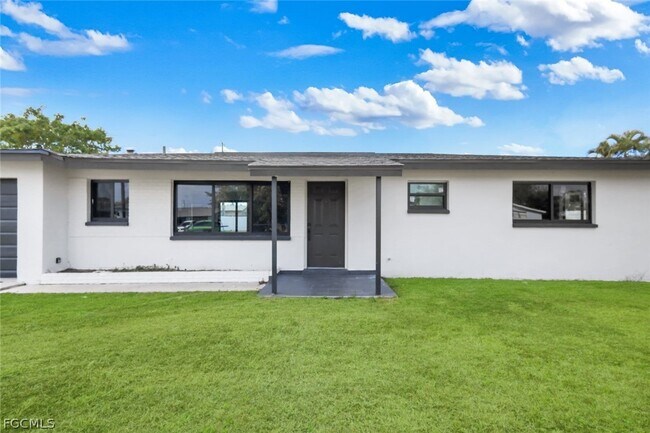 Photo - 1389 Pine Ave