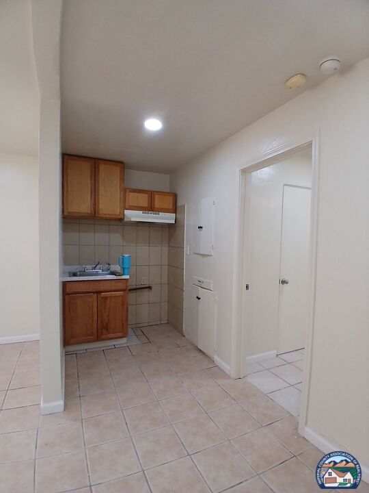 Photo - 210 B St