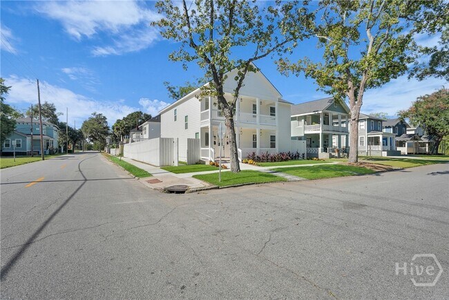 Photo - 773 E Duffy St