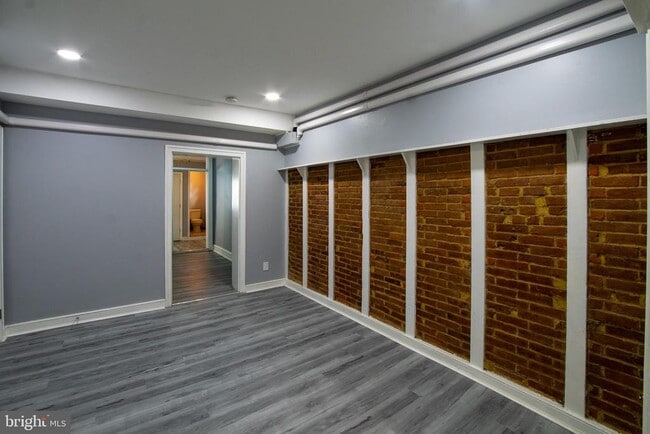 Building Photo - 187 Conarroe St Rental