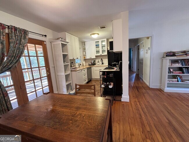 Photo - 866 Verdi Way