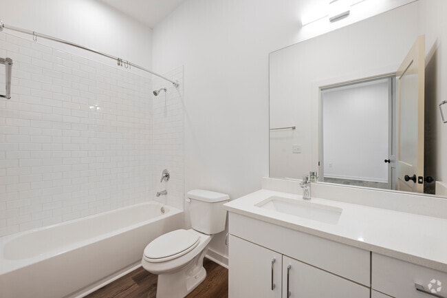 4BR, 4BA - 2,000SF - Primary Bathroom
