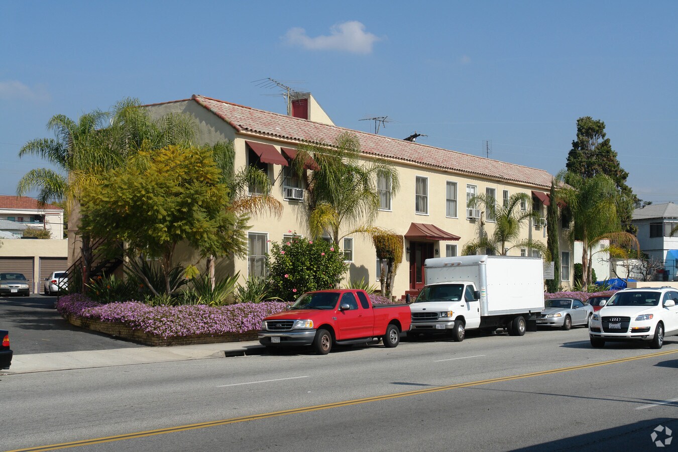 Photo - 1121 E Chevy Chase Dr