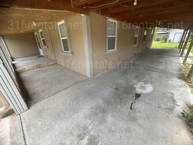 Photo - $1245 - 4 bedroom/ 2 bathroom - Single Fam...