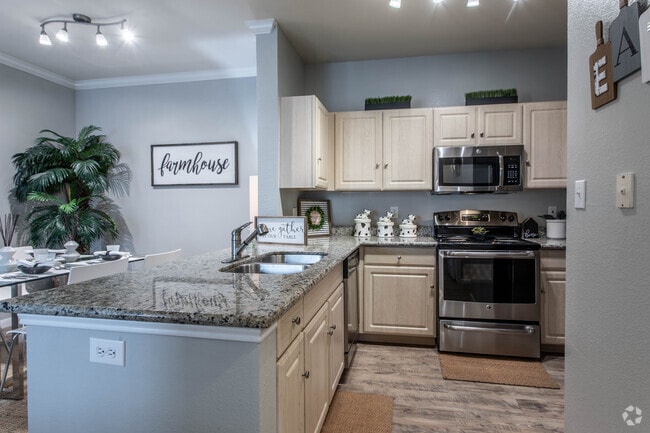 2 BR, 2 BA - 1031 SF