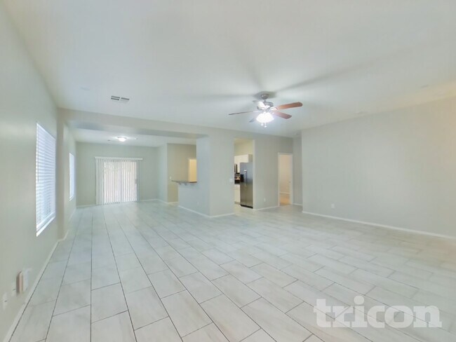 Photo - 442 E Cheyenne Rd