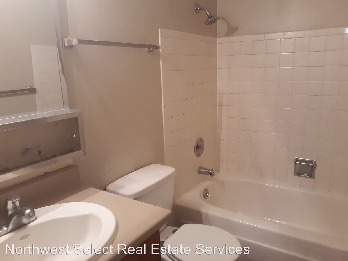 Photo - 2908 NE 12th St