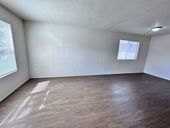 Photo - 4 bedroom 2.5 bath home-New Flooring