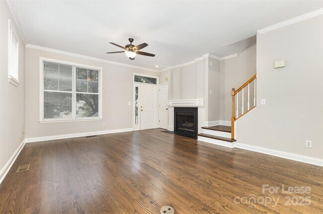 Photo - 817 W 4th St