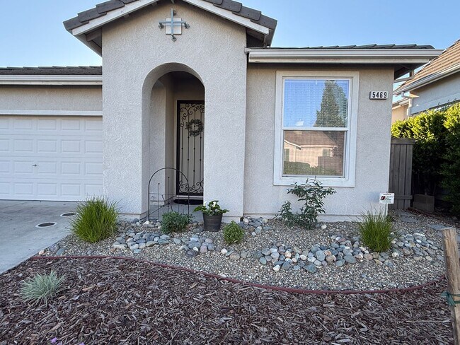 Building Photo - Beautiful 3bd/2ba Natomas Home with 2 Car Garage!