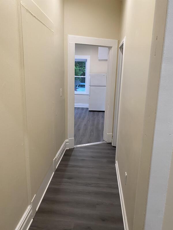 Photo - 115 N 5th Ave