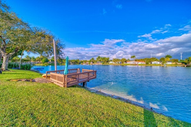 Building Photo - 12620 SW 114th Ave