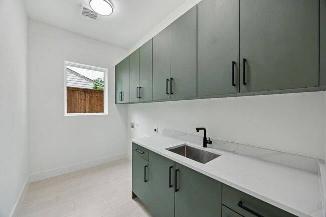 Photo - 3815 Hawick Ln