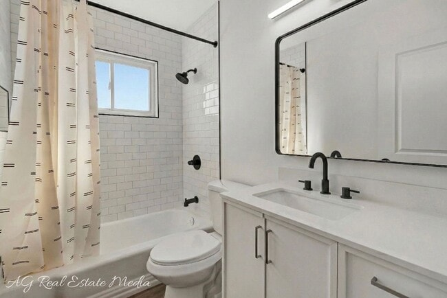 Photo - 740 Wicklow Ln