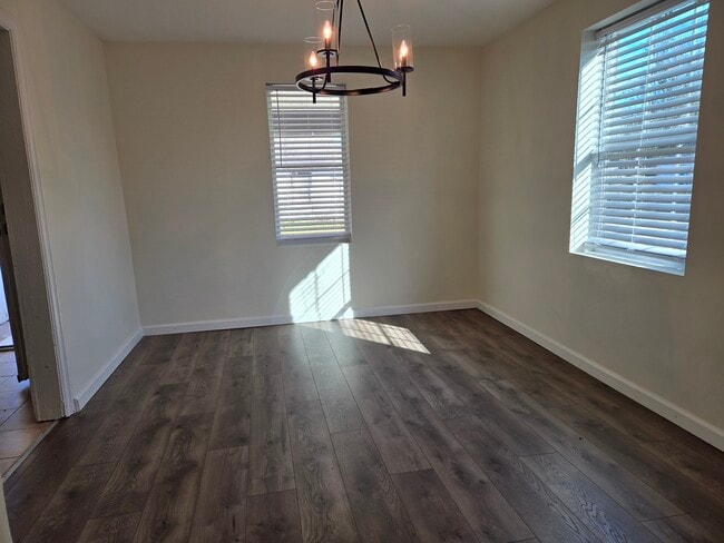 Photo - 1355 Dewitt St