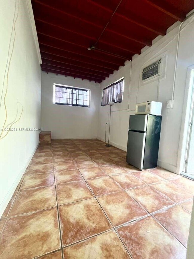 1875 NE 177th St Unidad 0