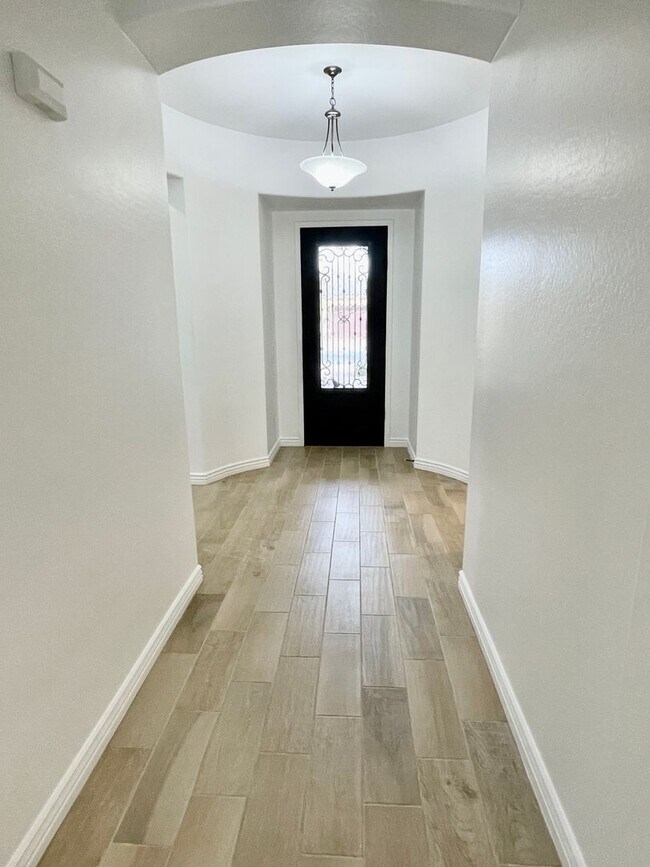 Photo - Gorgeous 3 Bed/2.5 Bath + Den Home In Chandler! Gated Community & Upgrades Throughout Home!