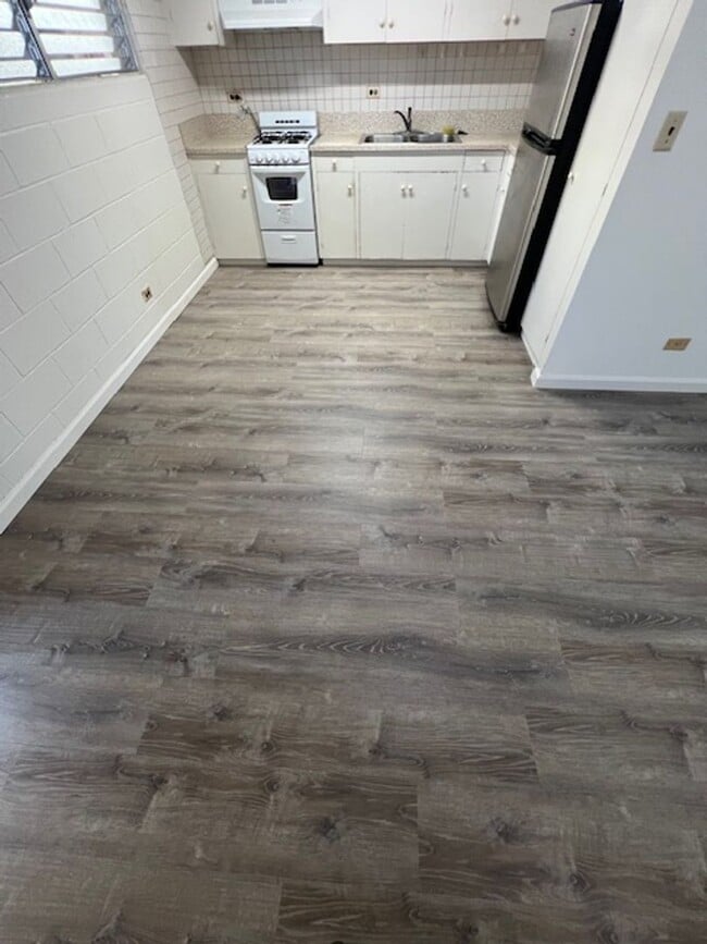 Photo - Available now!  2 bedroom/ 1 bathroom/ 1 covered parking stall in Salt Lake Unit 303