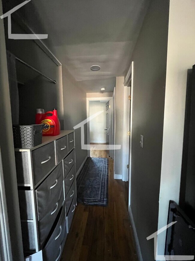 Photo - Huge 5 bed in Mission Hill