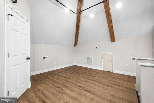 Photo - 320 W King St Unit 4