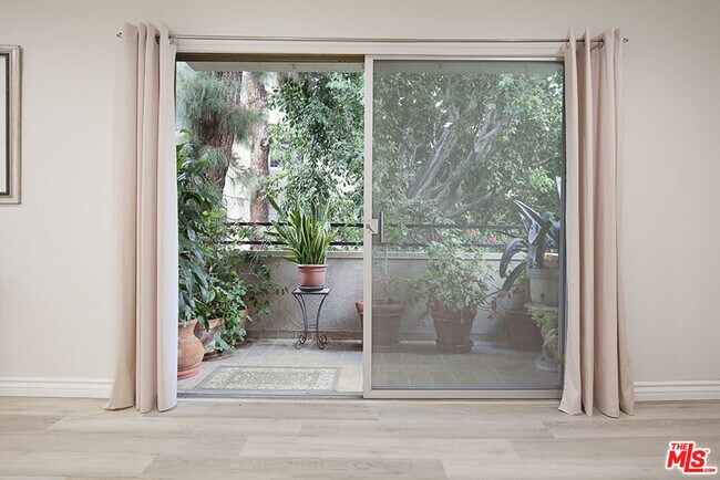 Photo - 6708 Hillpark Dr Unit 202