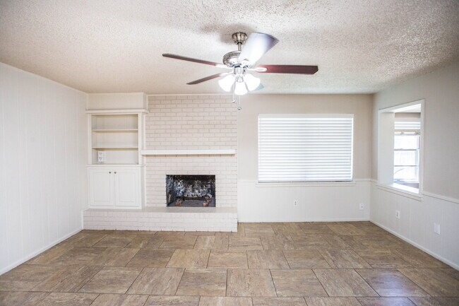 Photo - Beautiful 3/2 with a Bonus Room!