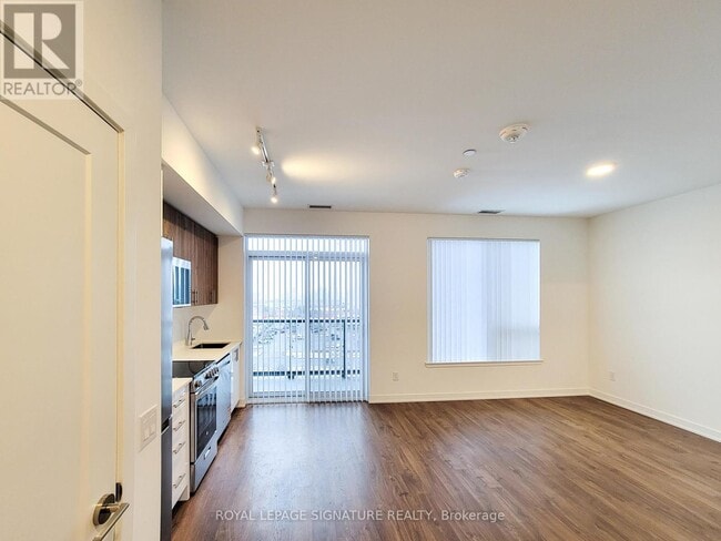 Photo - 5105 Hurontario St Unit 638