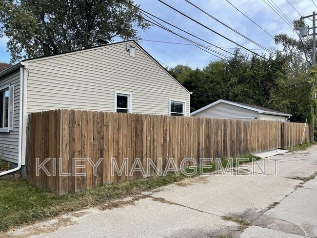 Photo - 23028 Pilgrim Ave