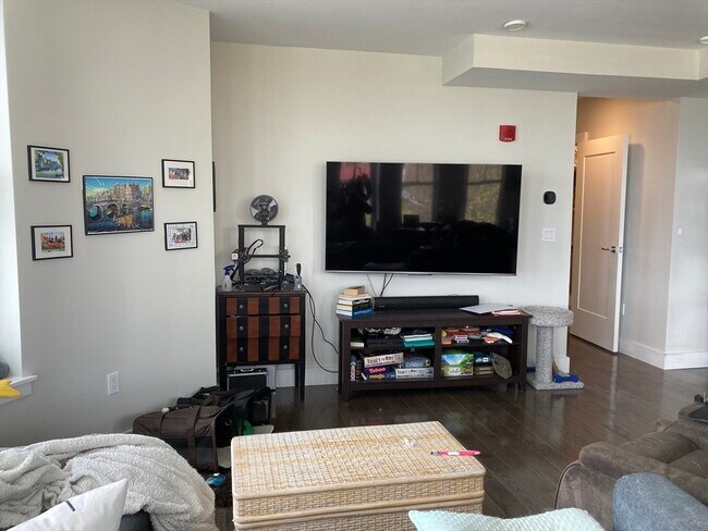 Photo - 434 McGrath Hwy Unidad 401