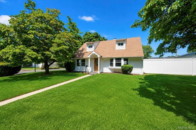 3173 Roxbury Ln