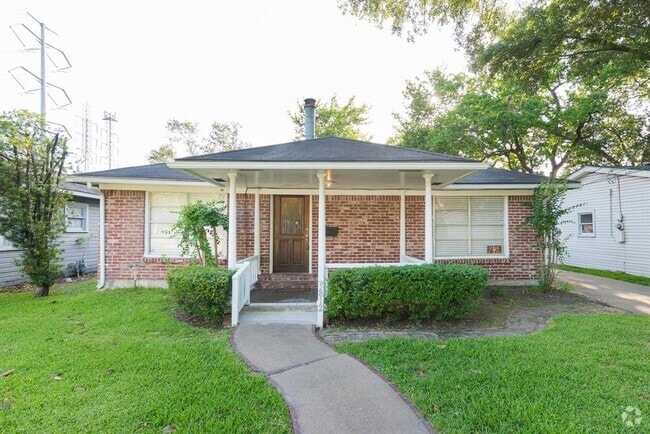 Building Photo - 5812 Community Dr Rental
