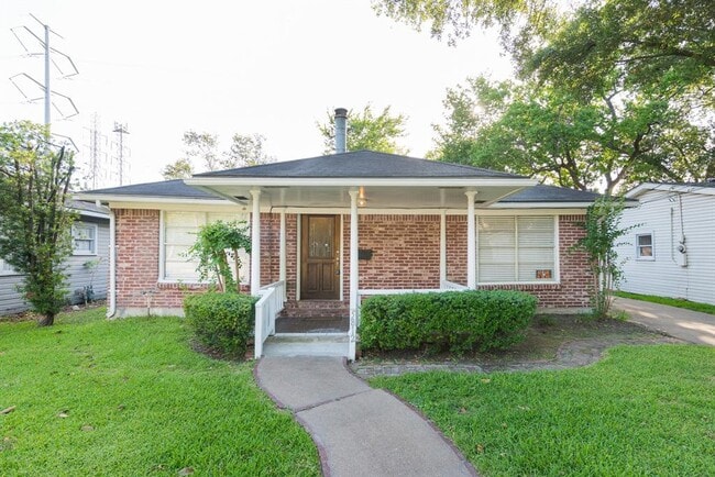 Building Photo - 5812 Community Dr Rental