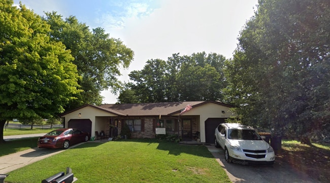 Building Photo - 403 S Park Square Dr Rental