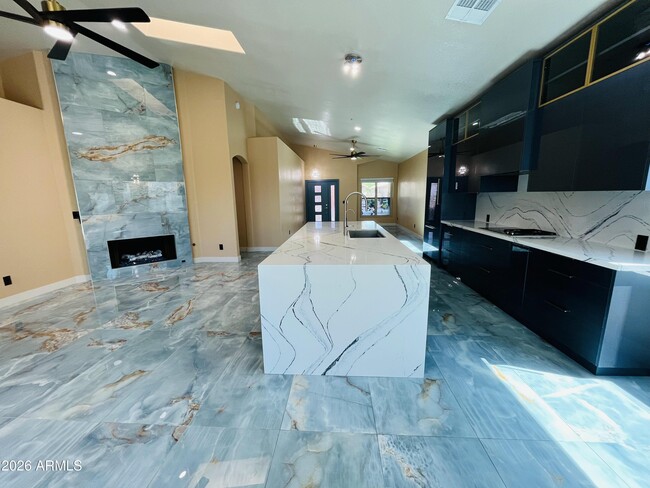 Building Photo - 8709 E Gail Rd