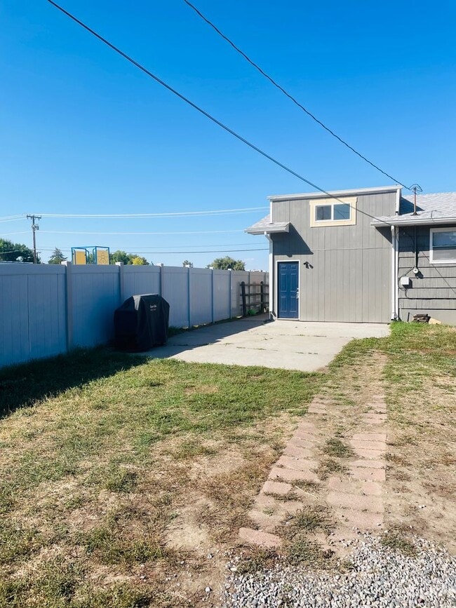 Photo - 415 16th St W Apartment Unit C