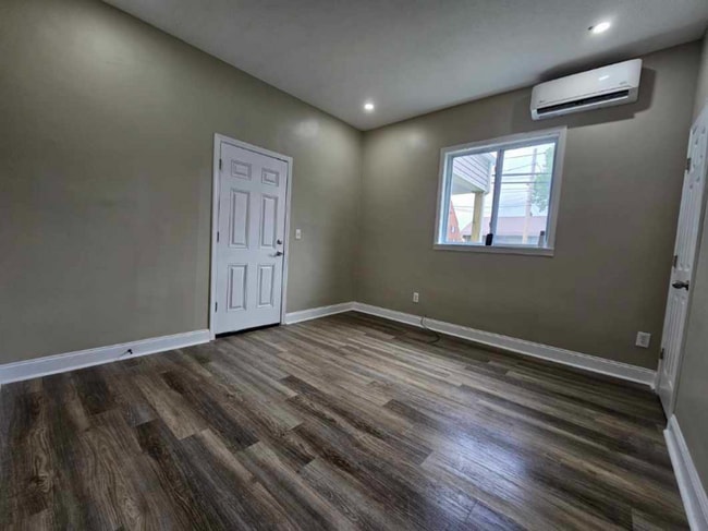 Photo - 233 W Madison St Unit 2