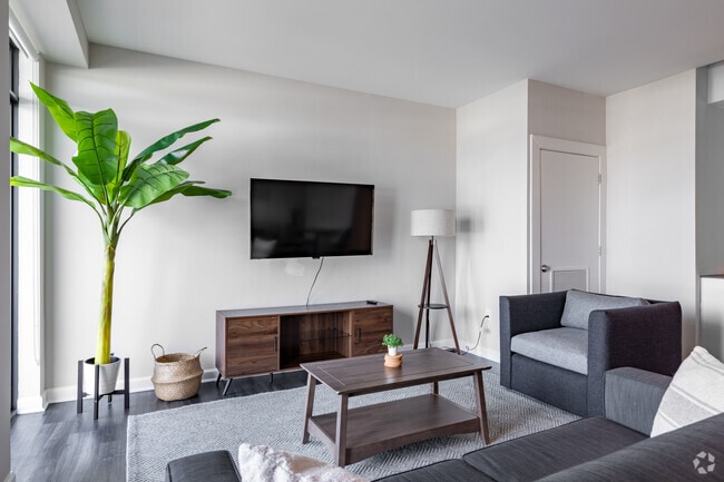 Studio, 1BA - 693SF