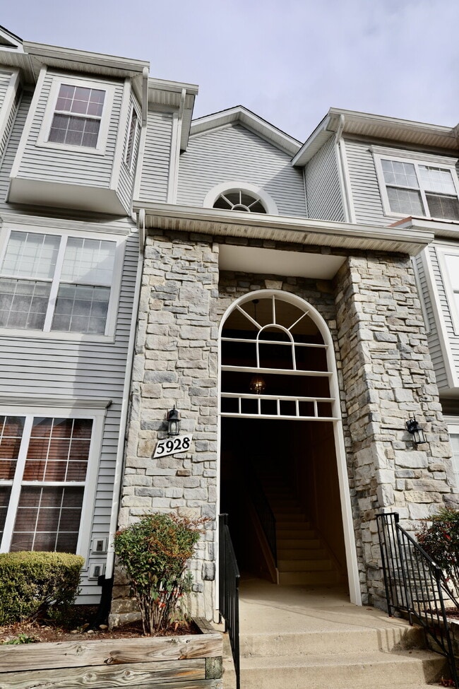 Building Photo - Welcome Home! Unit #303