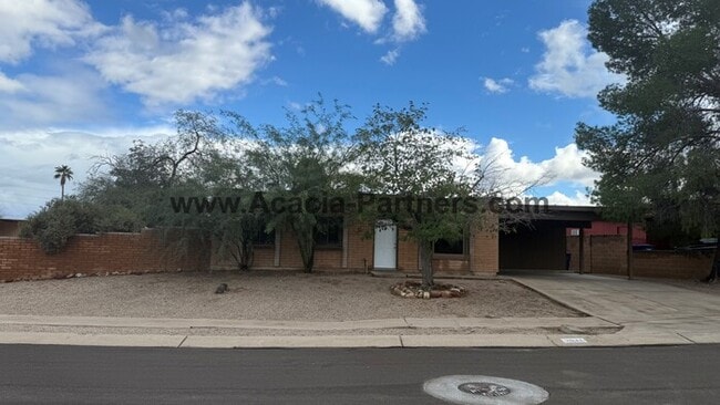 Building Photo - Four Bedroom Home Located in East Tucson Neighborhood