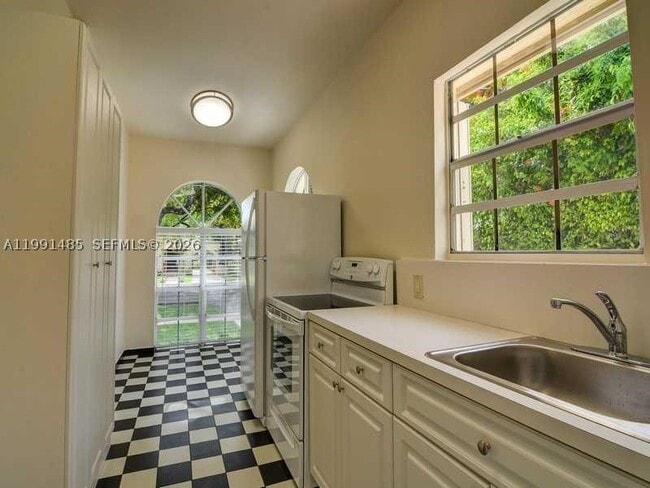 Photo - 1507 Genoa St